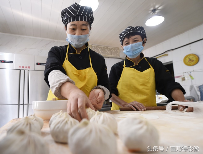 有种舌尖的幸福叫吃“纸皮包子”