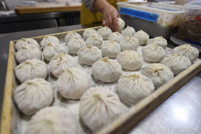 有种舌尖的幸福叫吃“纸皮包子”