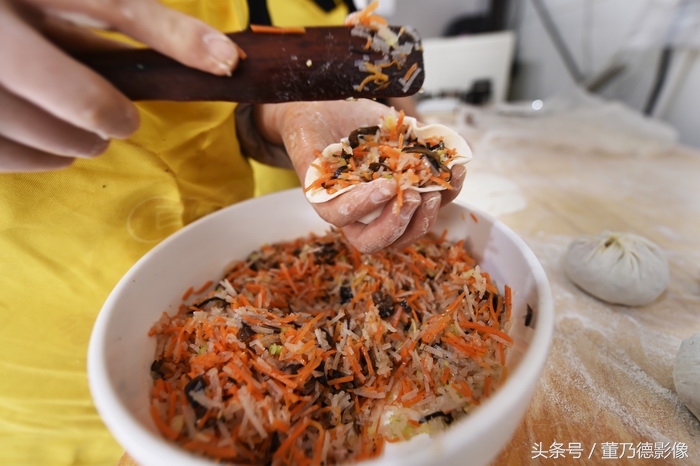 有种舌尖的幸福叫吃“纸皮包子”