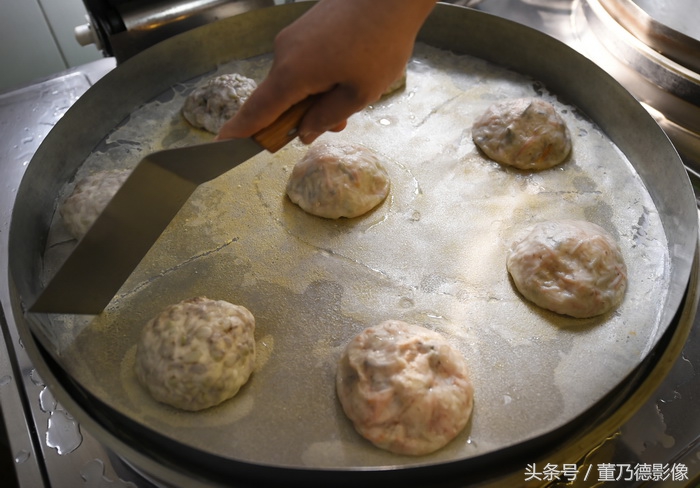 有种舌尖的幸福叫吃“纸皮包子”