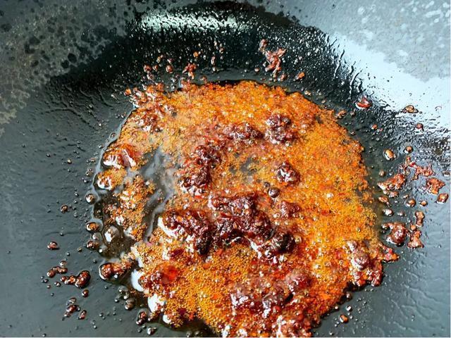 麻辣香锅在家做，有荤有素，麻辣鲜香，好吃还实惠