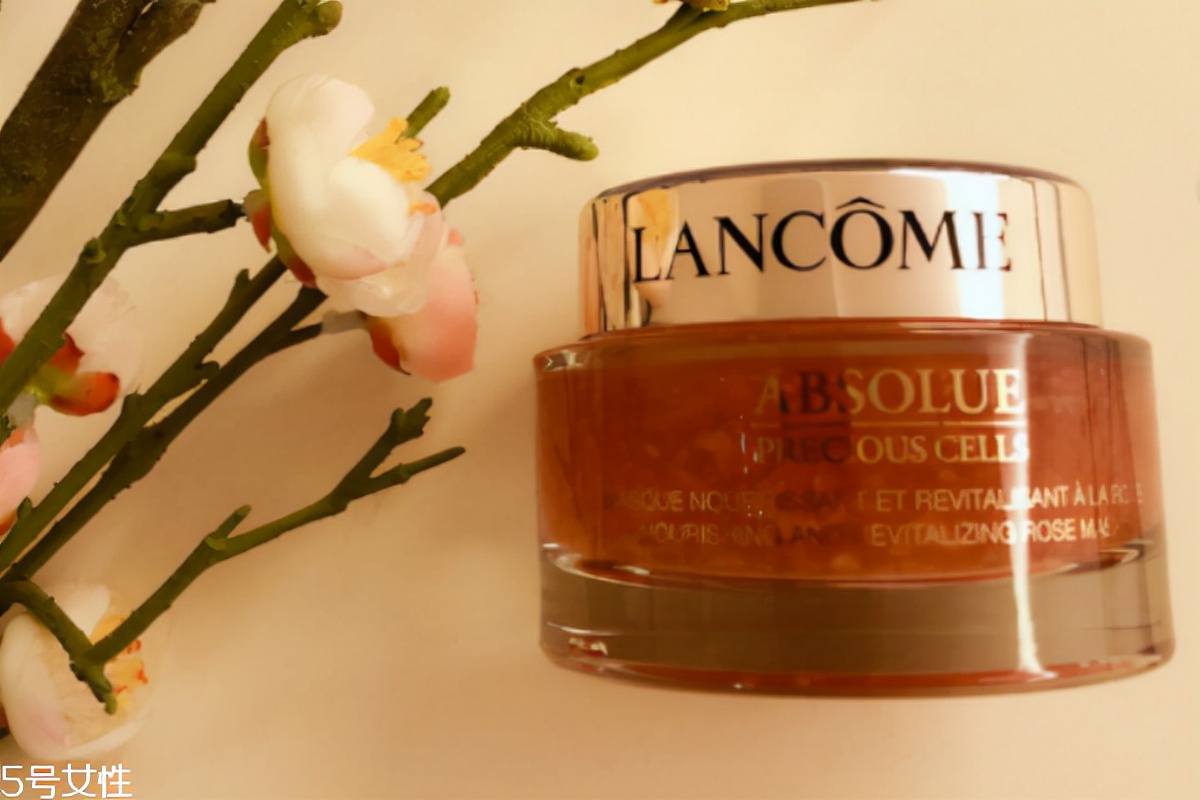 兰蔻玫瑰面膜是一款急救面膜，镇静消炎，具有超强的补水修复效果