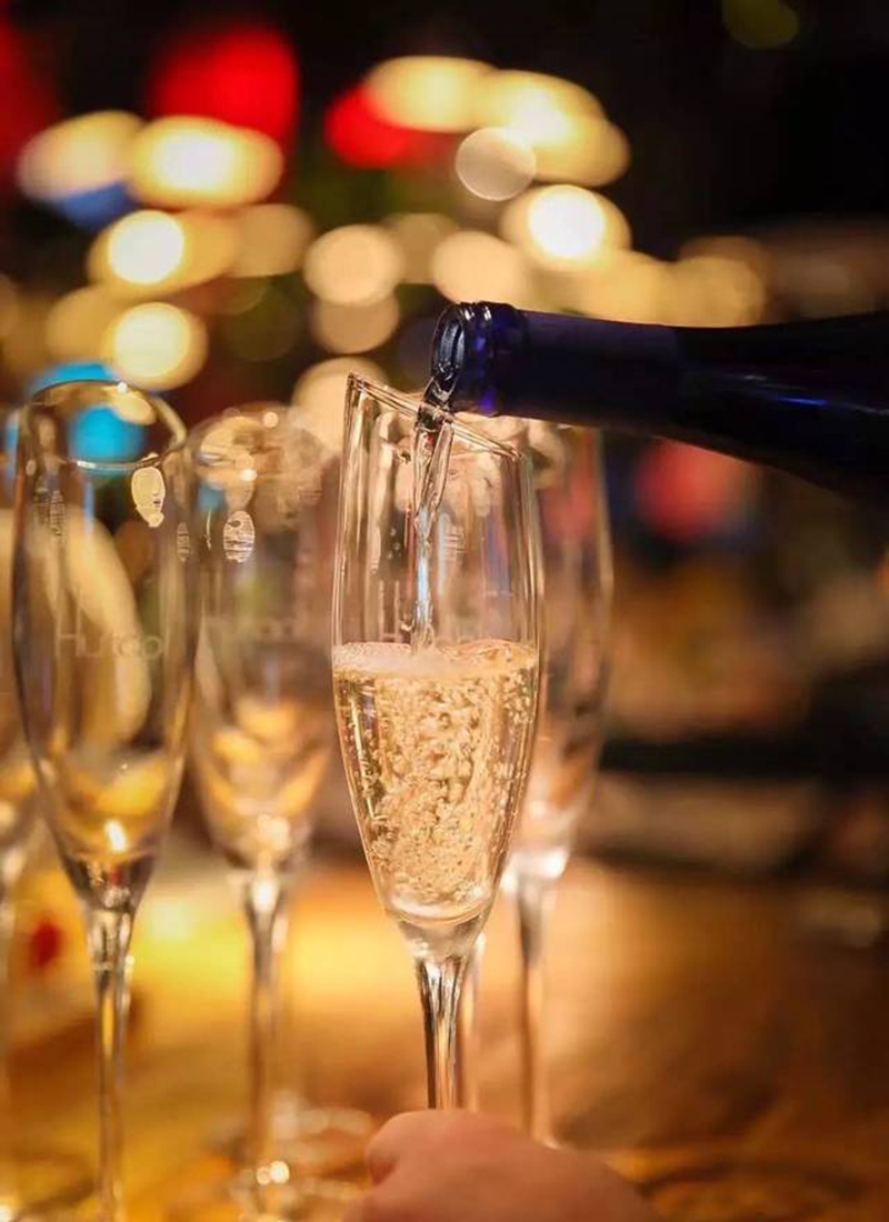 冰镇葡萄酒的夏天-清凉的感觉