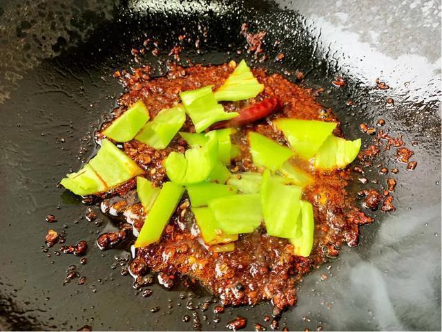 麻辣香锅在家做，有荤有素，麻辣鲜香，好吃还实惠