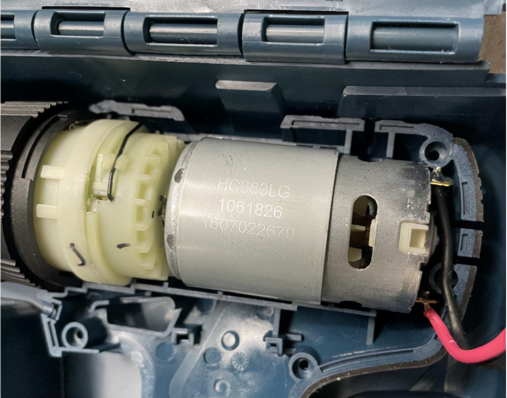 博世手电钻拆解：“十八般武艺”安装更易