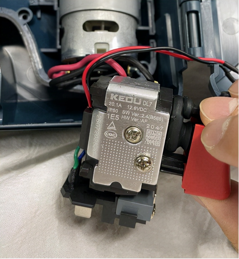 博世手电钻拆解：“十八般武艺”安装更易