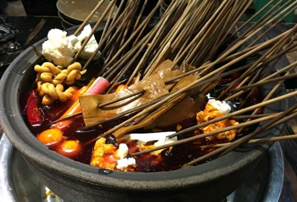 沙锅串串香分享干货助您开店 自制汤料的配比是关键