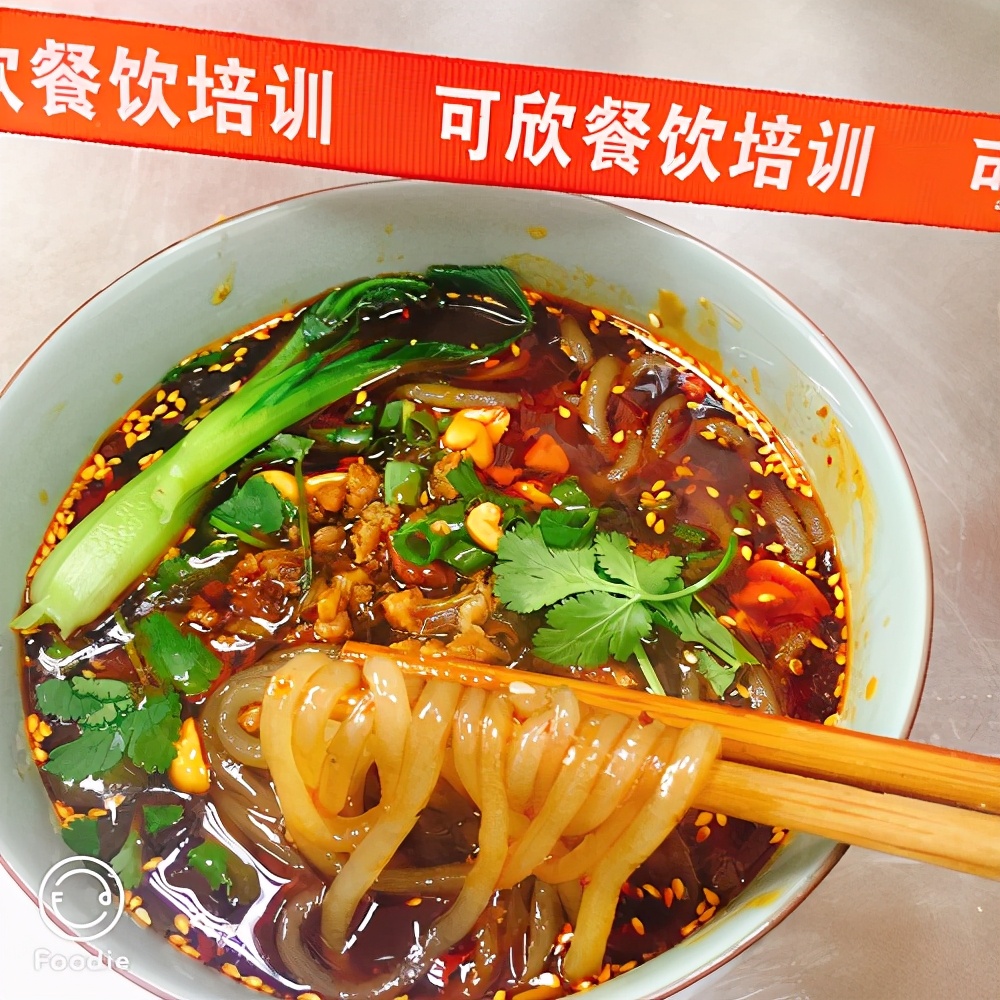 酸辣粉加盟多少钱？在哪里学重庆酸辣粉技术？