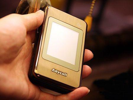 配置平平的三星W系列，为什么比iPhone还贵？