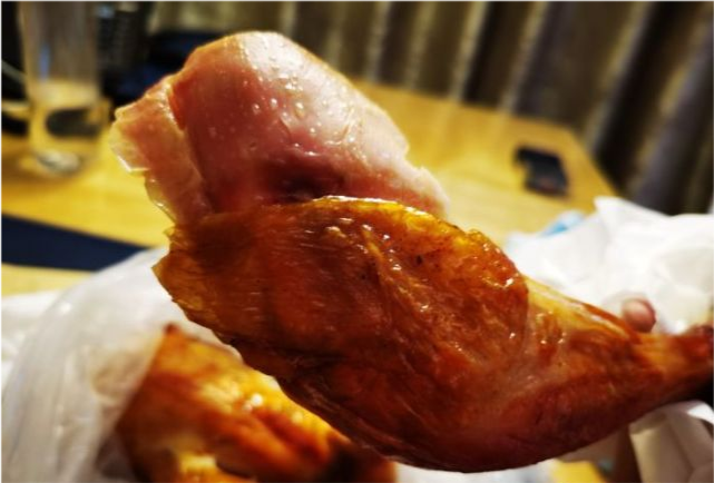 山东淄博霸气烤鸡店，30多种肉摆满整个店，什么时候来都要排队