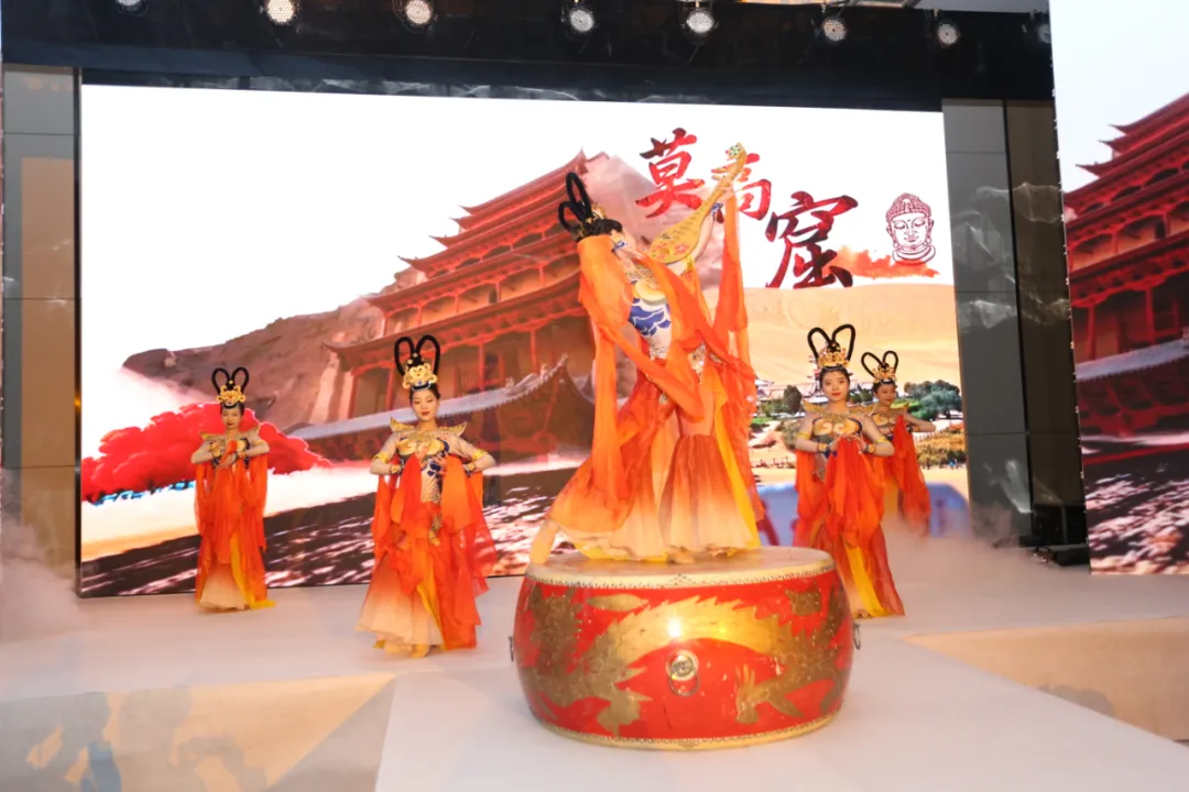 芬腾2022年春夏全国巡回新品发布会重庆站订单创新高，完美收官