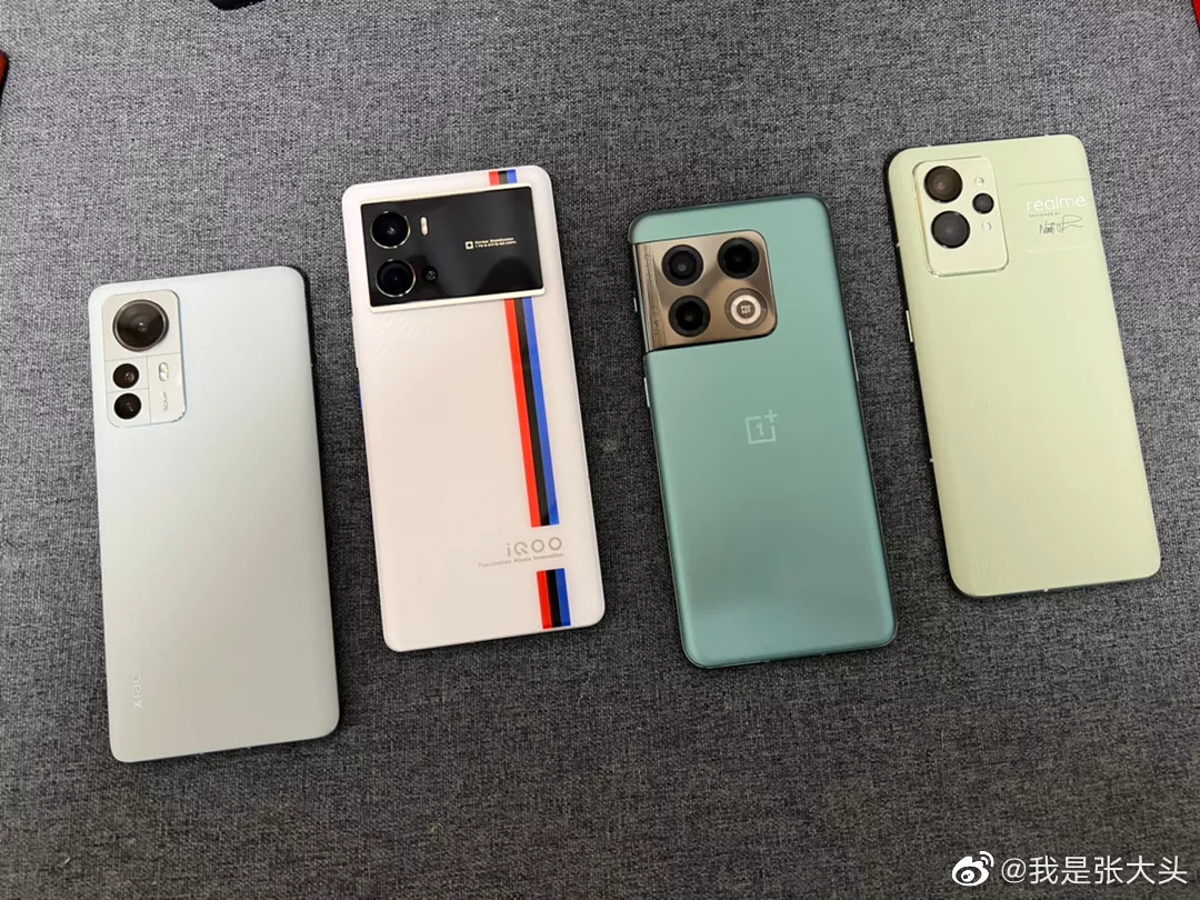 抢推8款国产旗舰机，谁能打破“iPhone神话”？