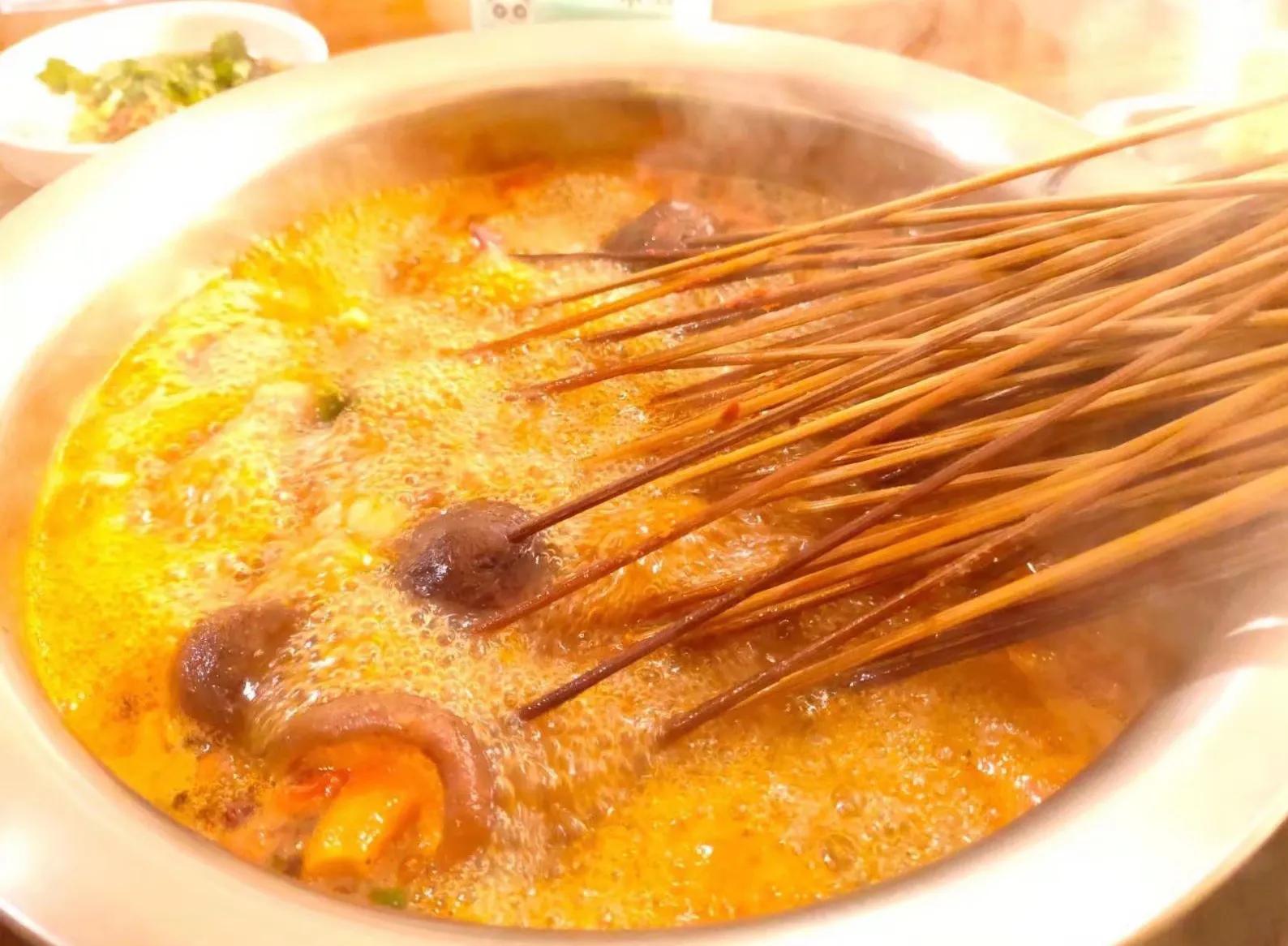 乐山市五通桥牛华绿缘麻辣烫