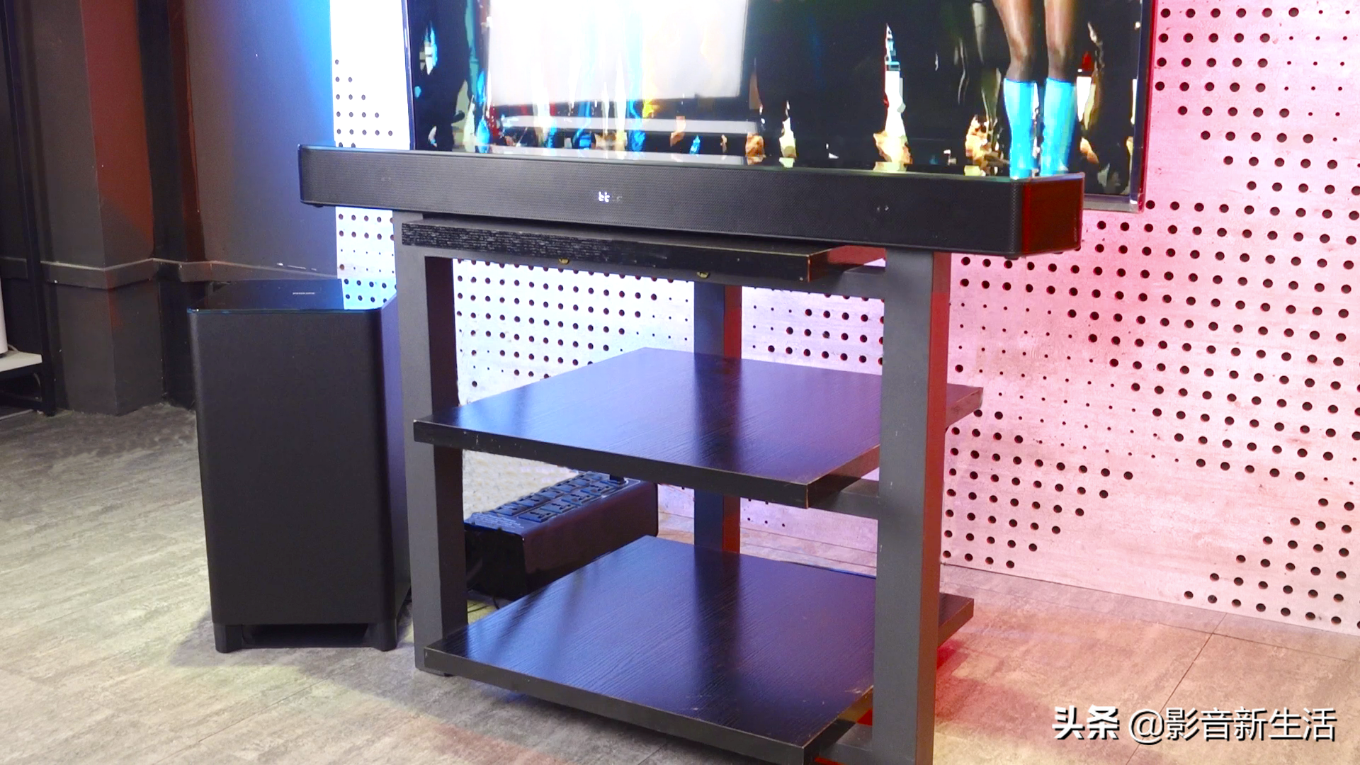 “唱听赏三位一体”飞利浦 B5856 回音壁拓展过年全新家庭娱乐方式