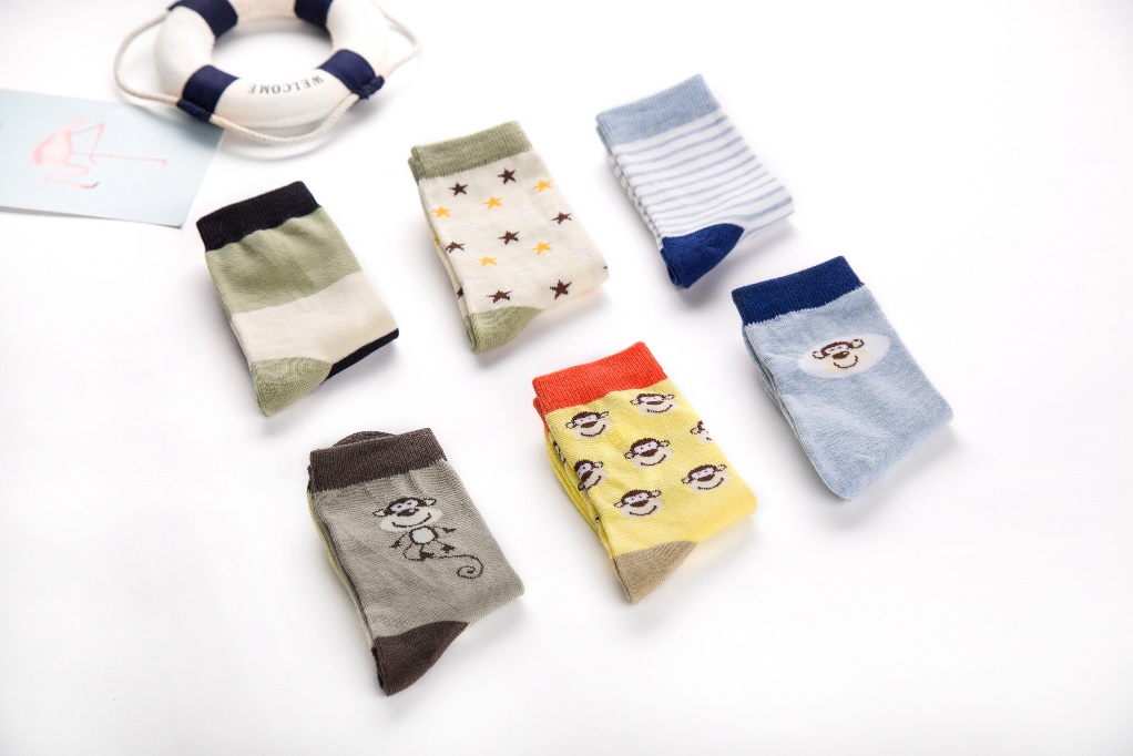 中国内衣第一股：靠袜子起家，年产14亿双，创始人身价近22亿