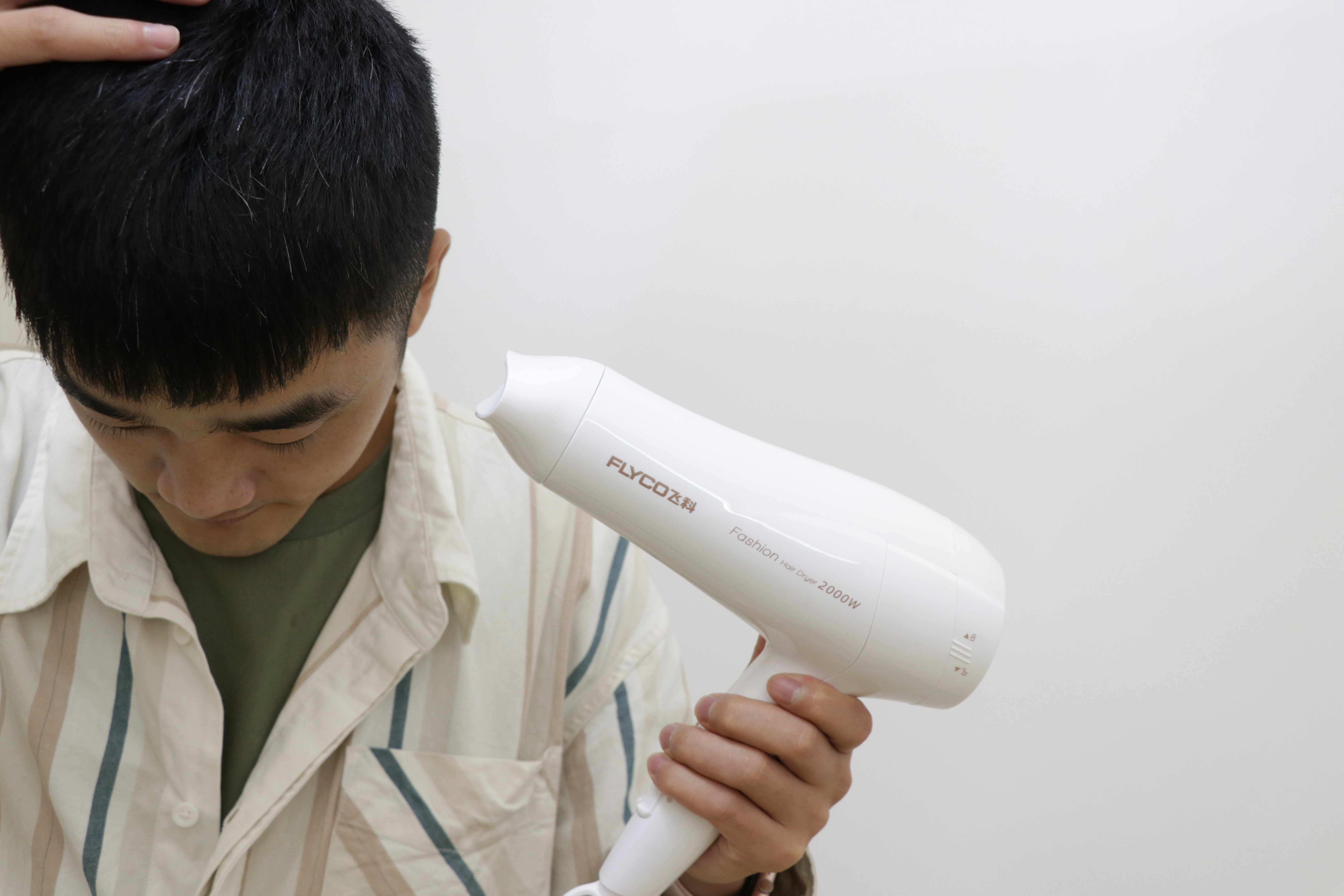 体验飞科电吹风，6档变速控温+2000W大功率：价格太感人