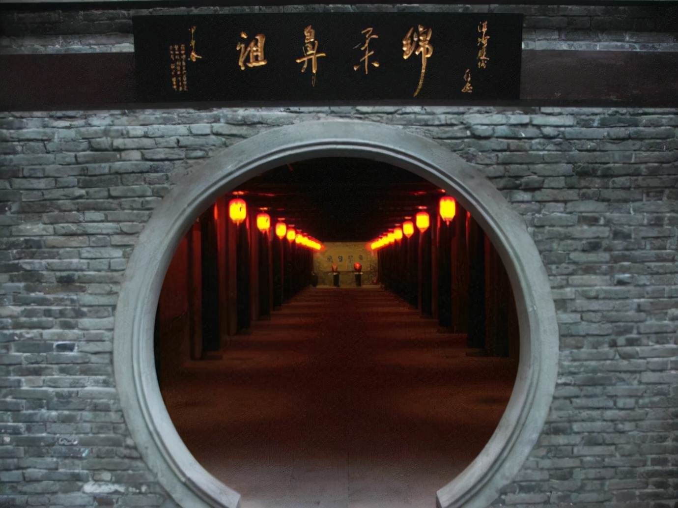 尴尬的江苏老名酒，曾与汾酒、五粮液齐名，如今在超市货架上积灰