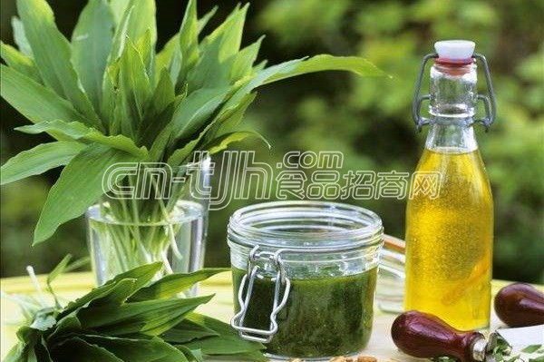 为了家人的营养健康，她在食品招商网代理了这款橄榄油