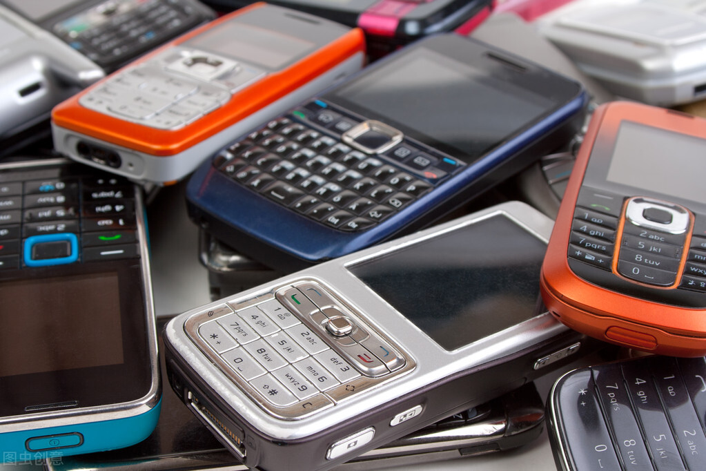 80、90后的回忆，00后可能没见过，这些手机你用过几款？