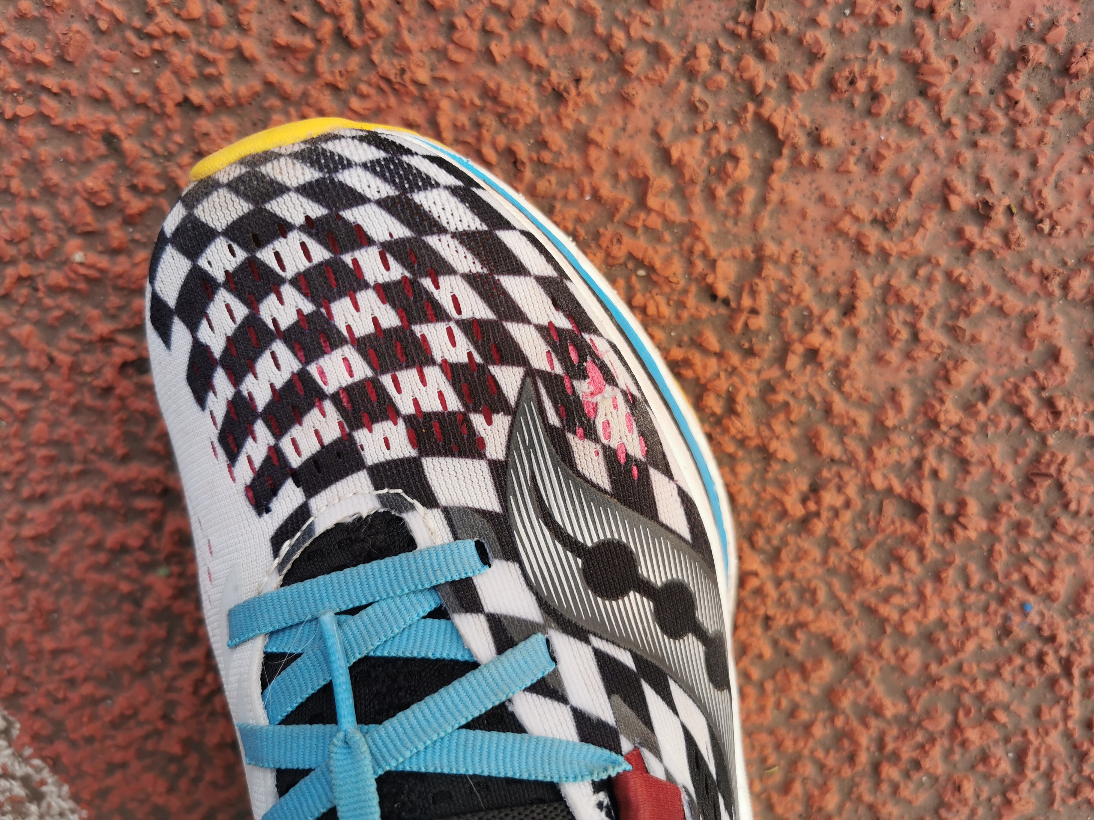 索康尼Endorphin Pro 啡鹏 2碳板竞速鞋200公里使用测评