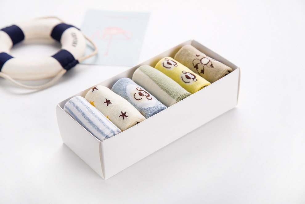 中国内衣第一股：靠袜子起家，年产14亿双，创始人身价近22亿