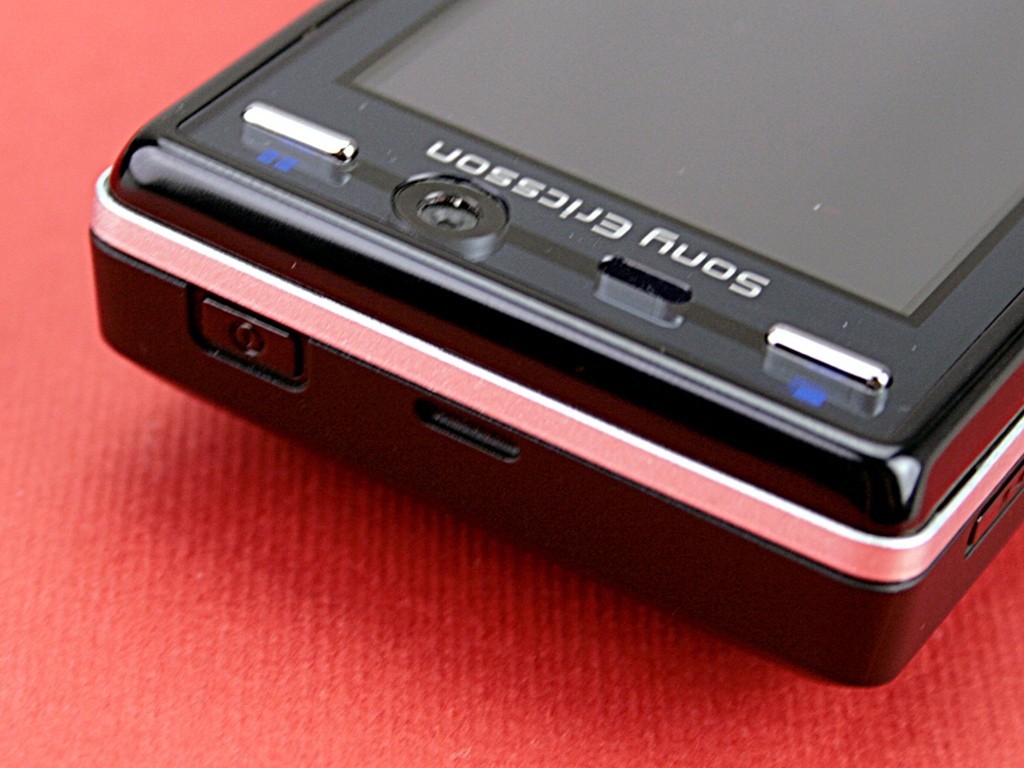 ［经典手机］ 索尼爱立信K818：2007年320万自动对焦