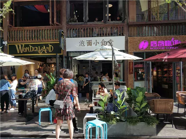 好吃好玩原汁原味 彩云之南的美食：米线 鲜菌饭 烧洋芋