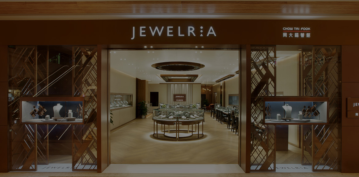 周大福这款冠冕戒指，售价34900元，是卖品牌卖珠宝还是卖文案？