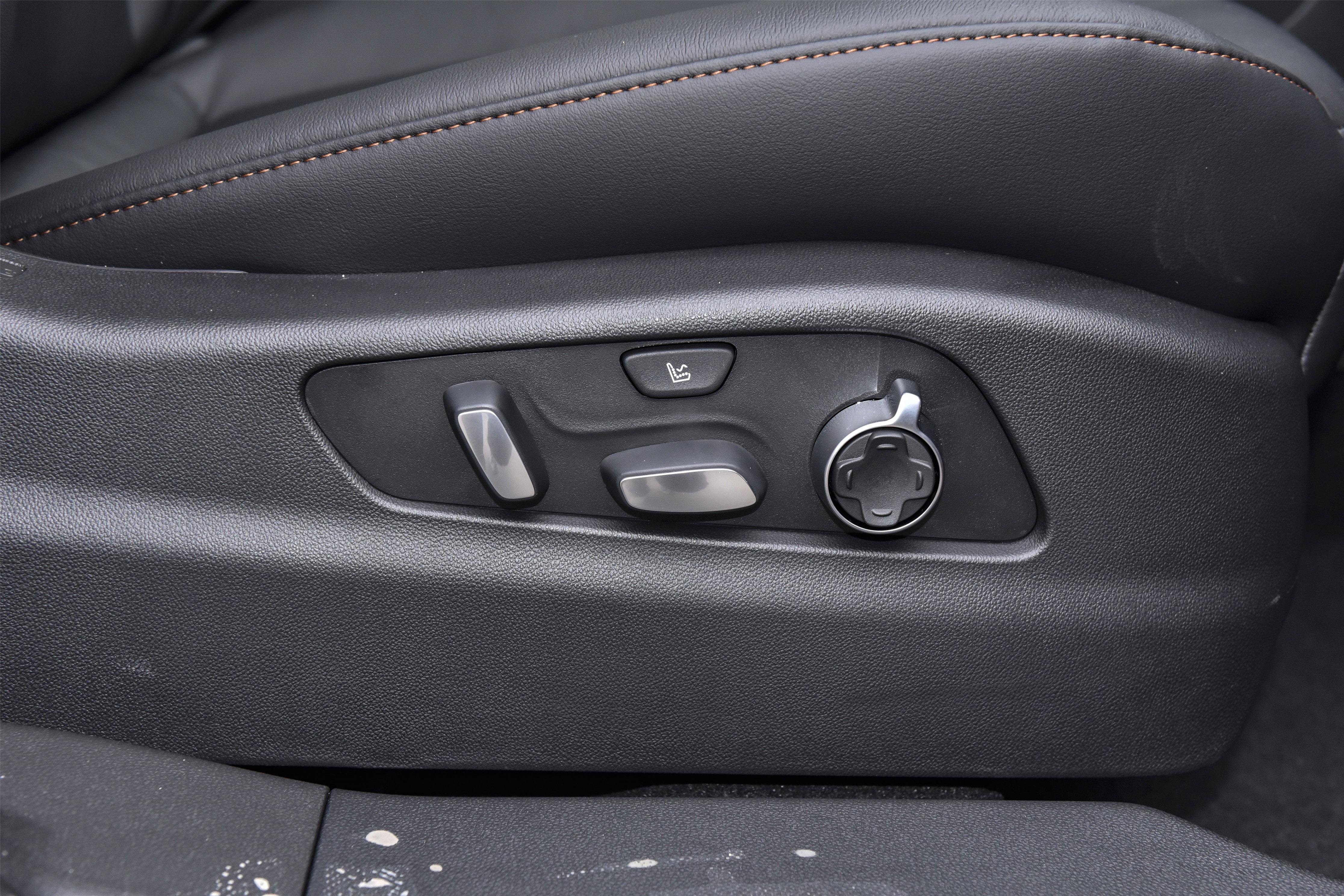 新车 | 售价26.17万-35.47万元，2022款凯迪拉克XT4上市，动力升级