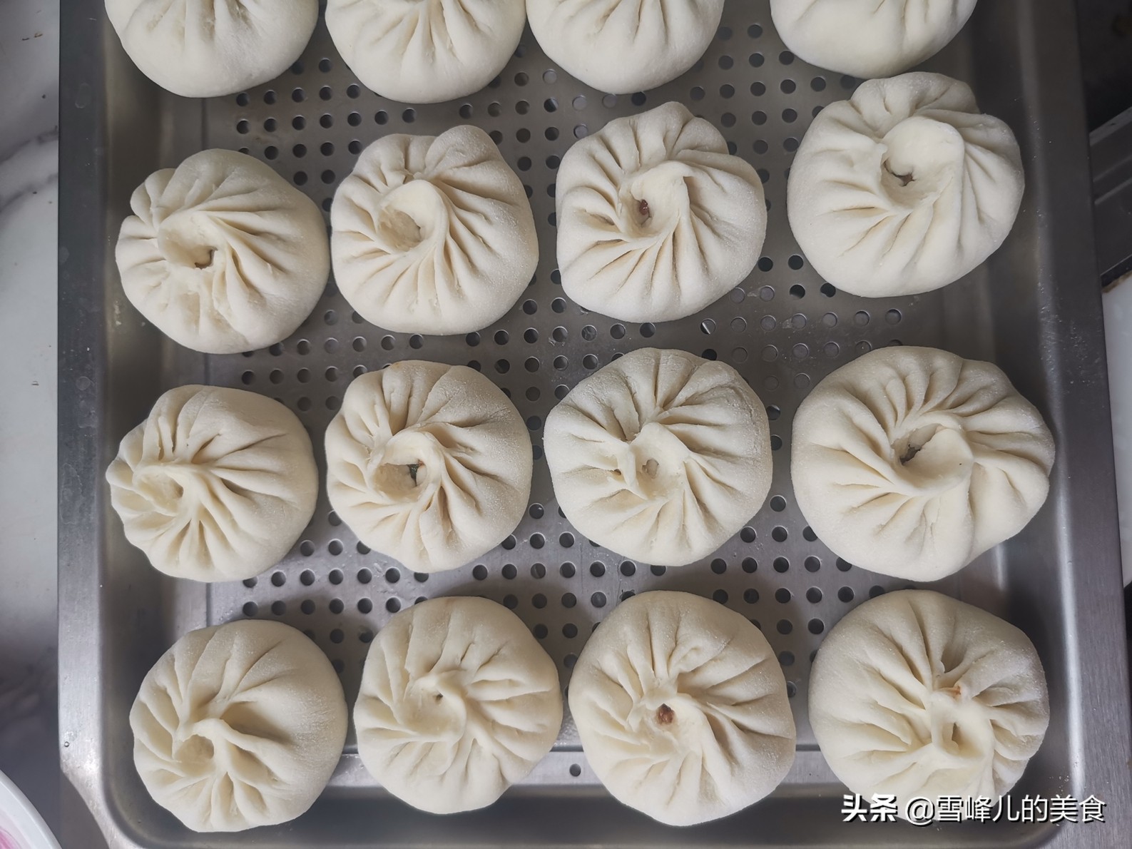 蒸包子不用那么麻烦，一次发酵就成功，暄软好吃不塌陷，真省事啊