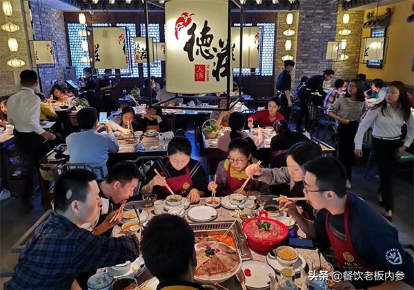 创立20年、门店900+，这家重庆火锅凭什么一直被追捧？