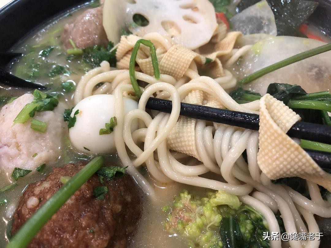 各地“麻辣烫”中，网评最好吃的前3名，看看你吃过几种？