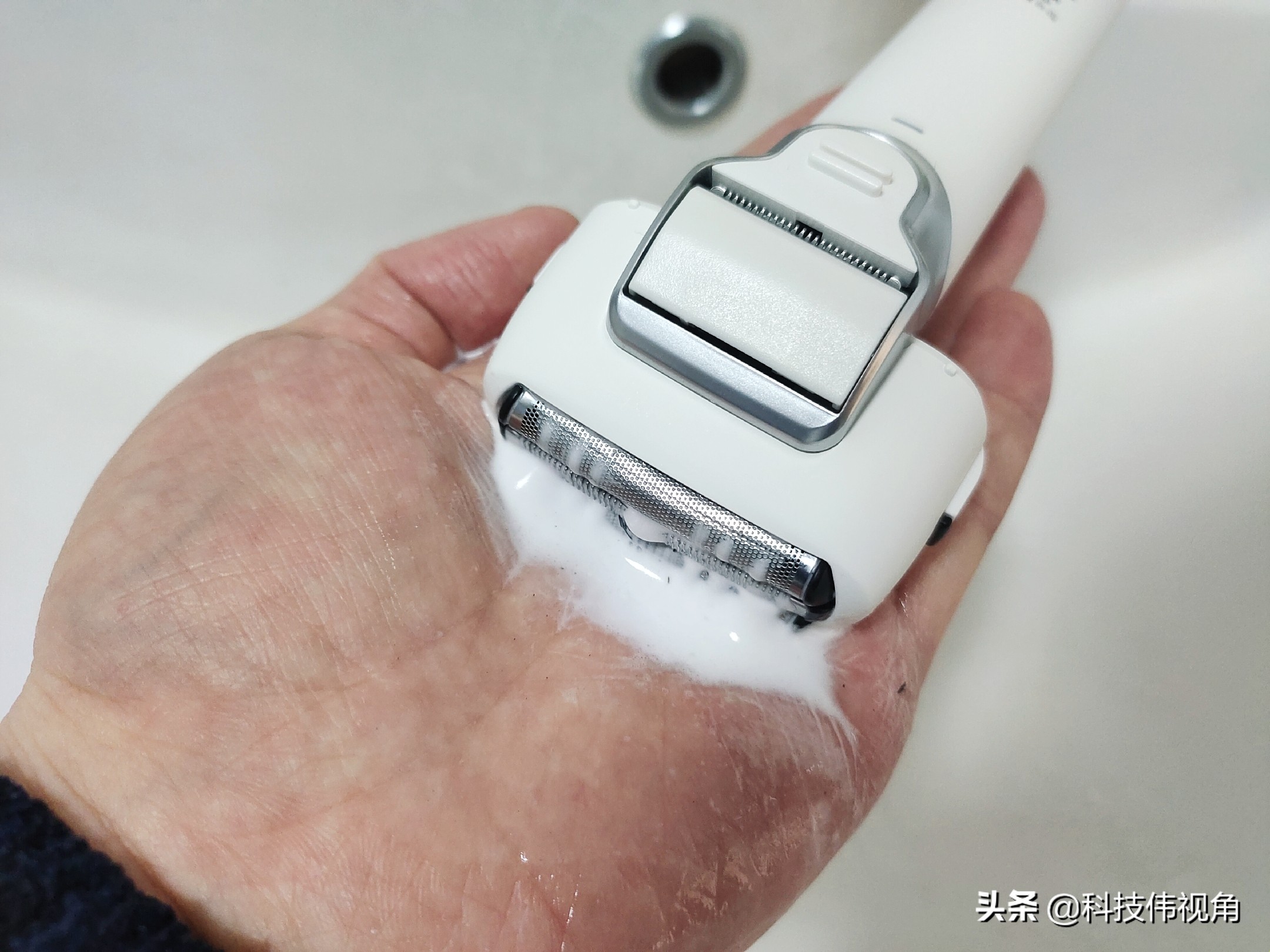 松下「小锤子」剃须刀评测：让你做回曾经那个精致的少年