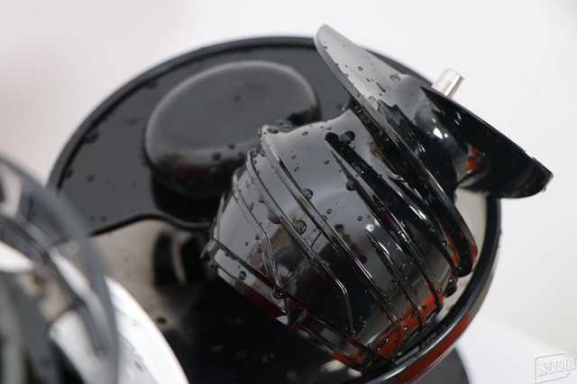 惠人H100s进口原汁机体验测评：果蔬就要榨汁喝才会更营养！