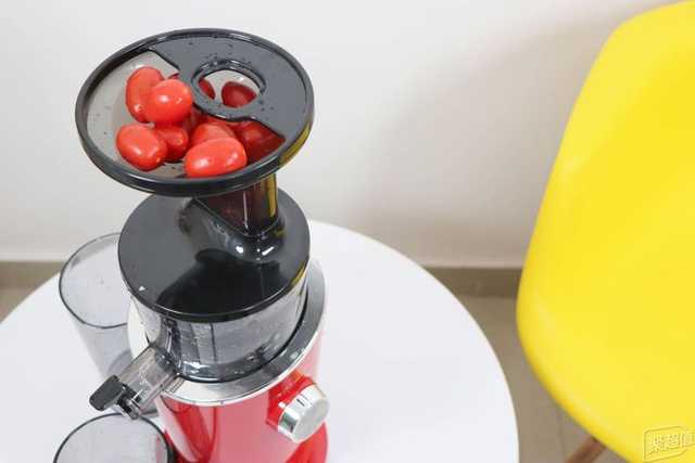 惠人H100s进口原汁机体验测评：果蔬就要榨汁喝才会更营养！