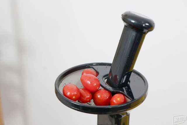 惠人H100s进口原汁机体验测评：果蔬就要榨汁喝才会更营养！