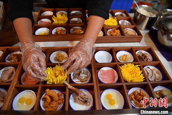 中华名小吃过桥米线的“变”与“不变”