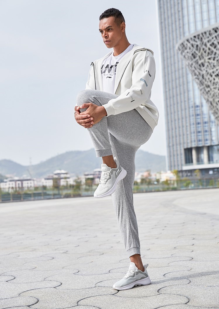 漫步云端的脚感！李宁全新鞋款 Eazgo 本周发售