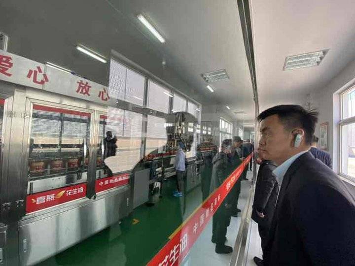 行业大佬纷纷点赞，喜燕花生油有啥魅力？