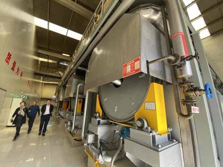 行业大佬纷纷点赞，喜燕花生油有啥魅力？