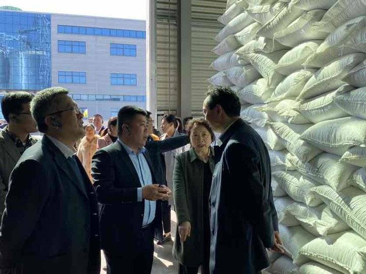 行业大佬纷纷点赞，喜燕花生油有啥魅力？