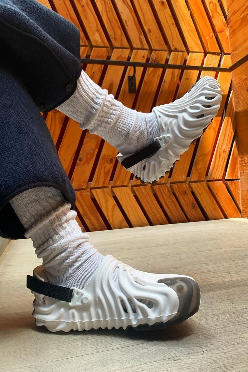 生物感满满的前卫造型！Crocs 联名鞋款实物曝光