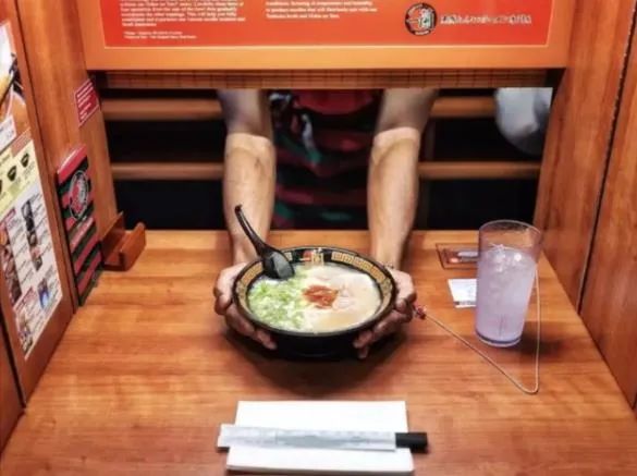 为何3元寿司店消亡，1盒上万元的“拍卖级海胆”却卖断货？