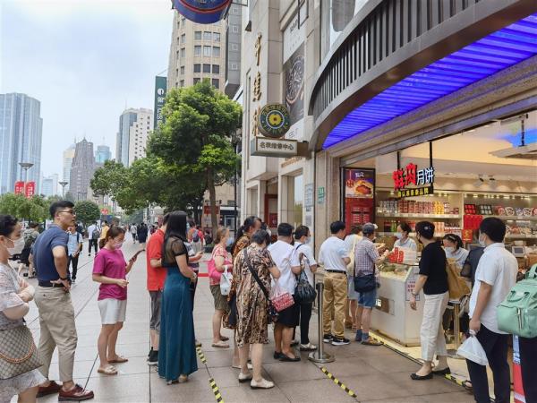 上海老字号鲜肉月饼一天卖出10万只，但其他点心为何没有变成“网红”？