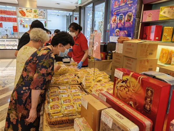 上海老字号鲜肉月饼一天卖出10万只，但其他点心为何没有变成“网红”？