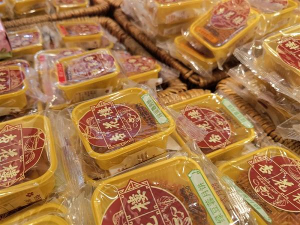 上海老字号鲜肉月饼一天卖出10万只，但其他点心为何没有变成“网红”？