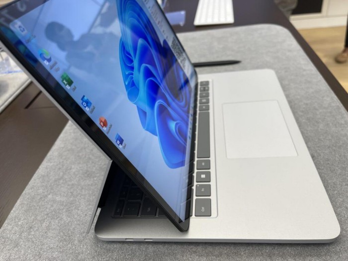 Surface Laptop Studio店内体验：一款极其酷炫的设备