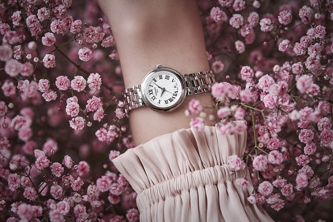 天梭小美人系列石英款腕表，与都市女性一起闪耀发光