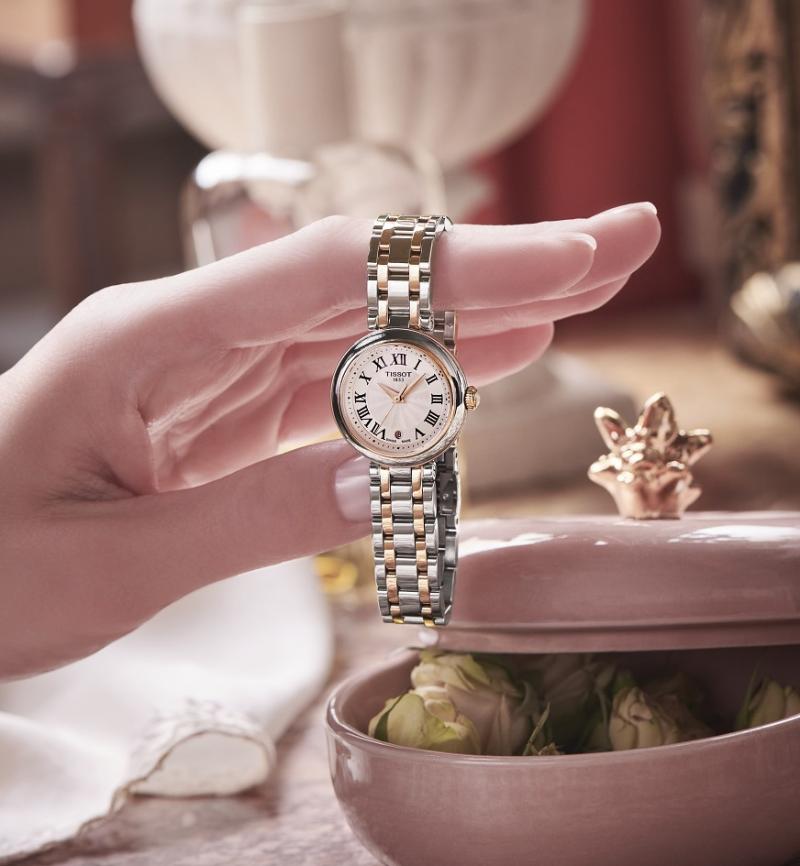 天梭小美人系列石英款腕表，与都市女性一起闪耀发光