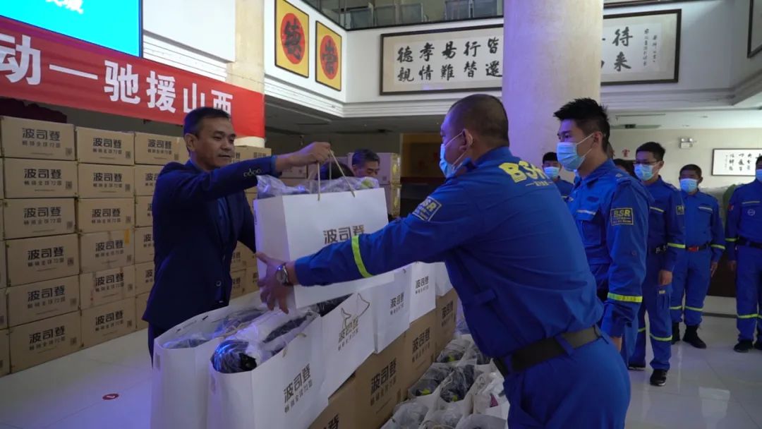 100%中国原创，波司登顶配羽绒服“登峰造极”